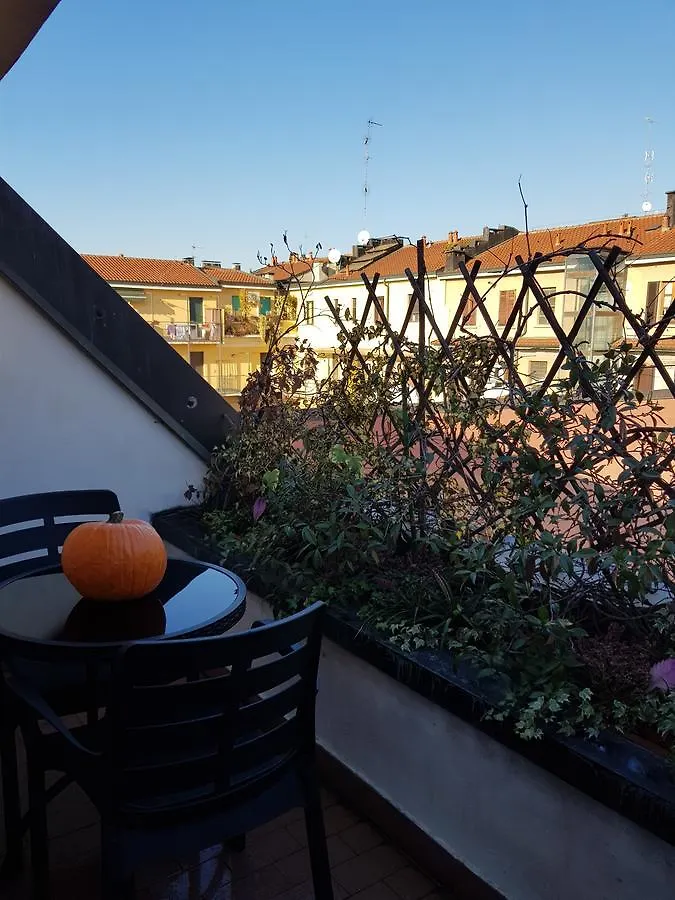 The Boheme Vintage Junior Suite ---- Cozy & Quiet & Comfortable With Private Bathroom & Fully Equipped Kitchenette & Cozy Balcony - Lift To 4Th Floor - Metro' Verde -Green Subway Porta Genova Milán